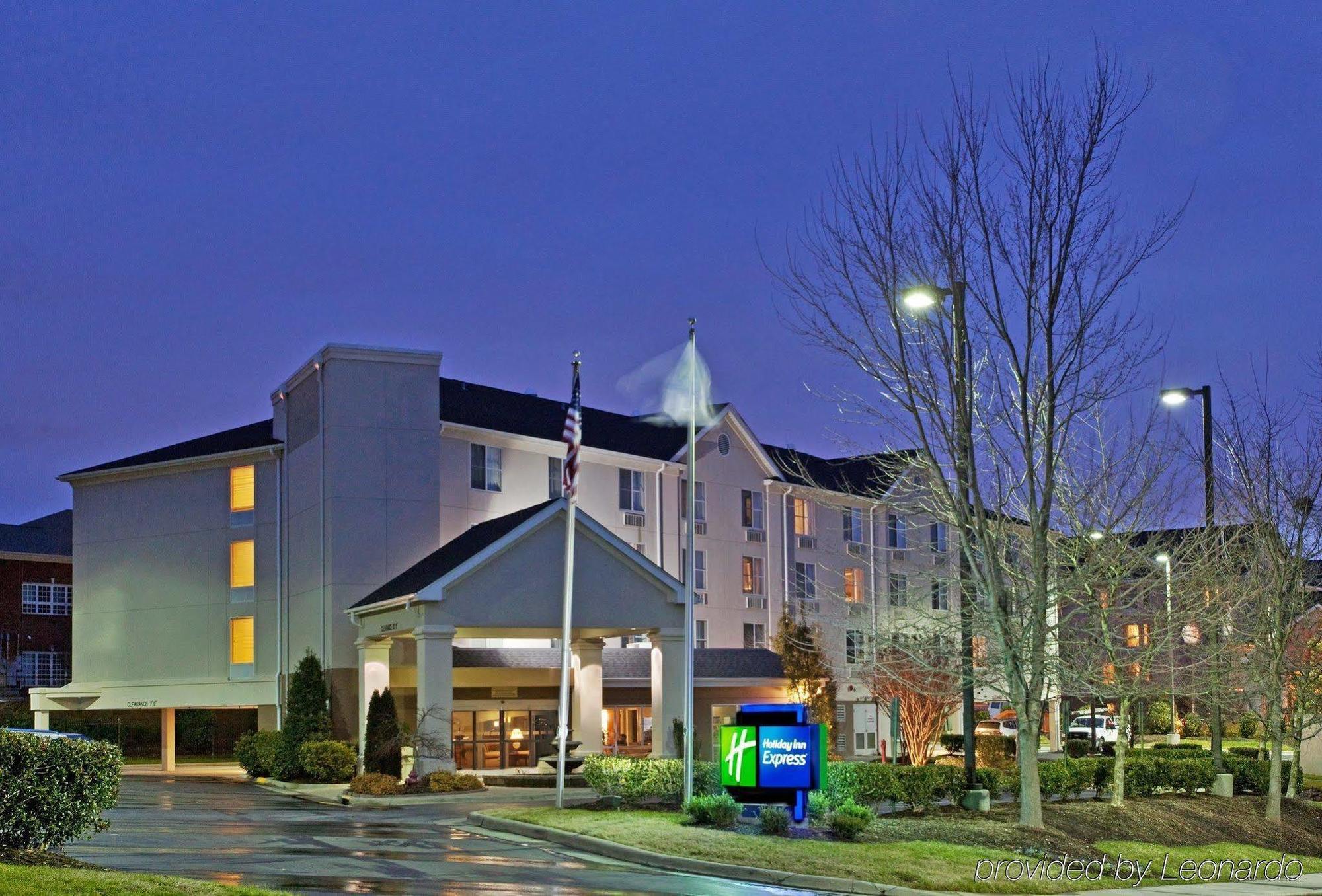 Holiday Inn Express Chapel Hill, An Ihg Hotel Exterior photo